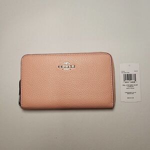 NWT Coach C4124 Medium Id Zip Wallet in Pebble Leather Light Pink